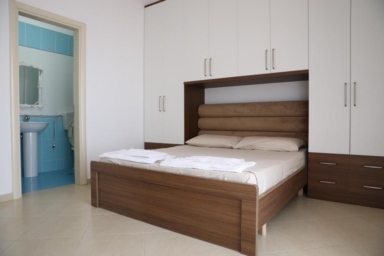 Square View Apartment Vlorë Exteriör bild